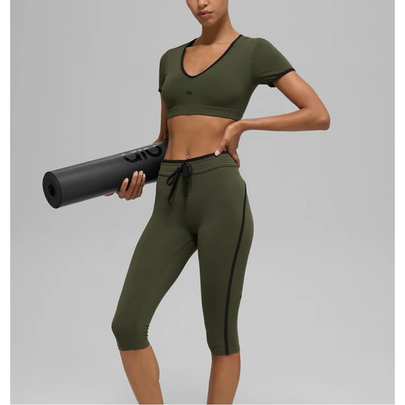 AloYoga Airbrush High-Waist Race Pace Capri in Green Olive/Black sizeXS *NEW* - Picture 9 of 9